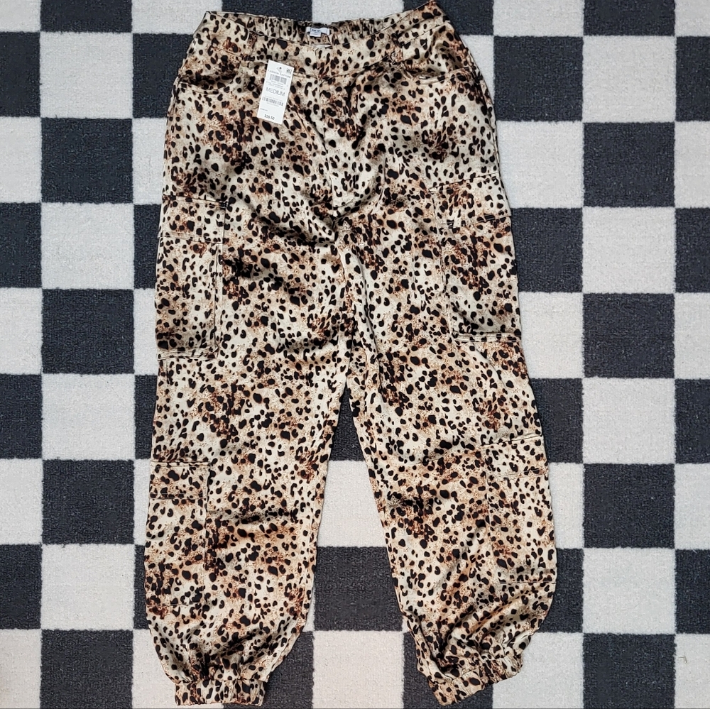 NWT Bar III Leopard Print Pants With Large Side Pockets And Elastic Bottom Sz M